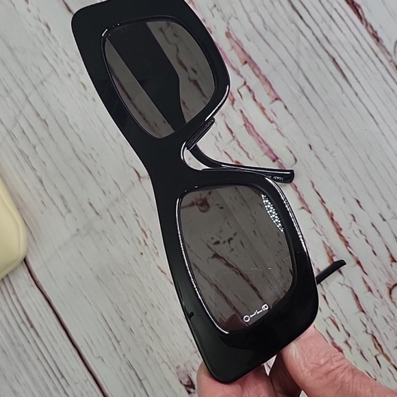 OTRA ZOE Black/Smoke Sunglasses - Picture 6 of 9